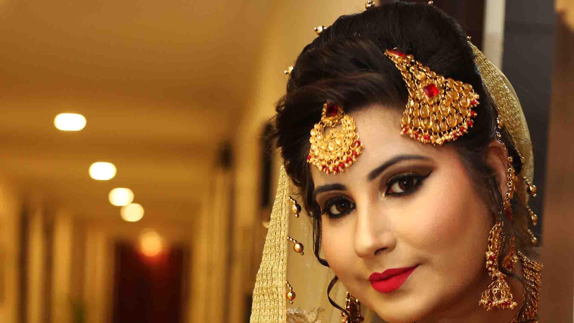 Image of a Close-up bridal look with traditional jewellery in Azamgarh